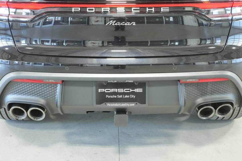 Certified 2026 Porsche Macan AWD/4WD image 39