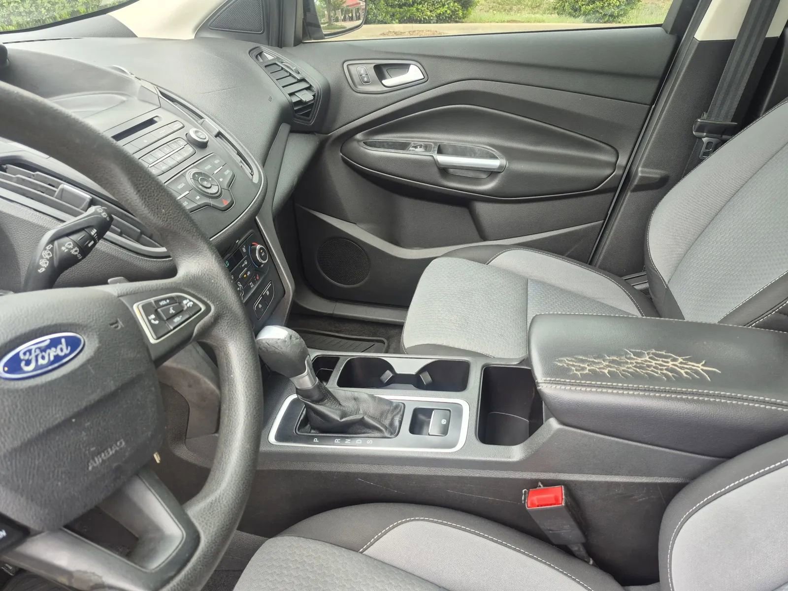 Used 2017 Ford Escape SE w/ SE Cold Weather Package FWD image 14