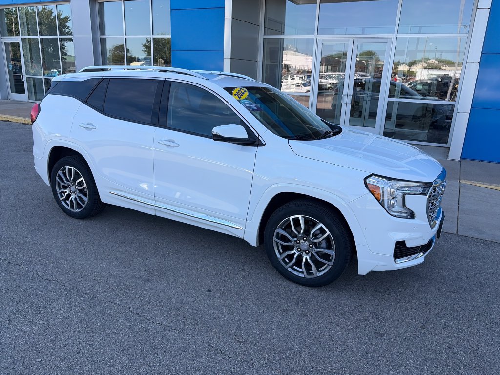 Used 2023 GMC Terrain Denali w/ Denali Premium Package AWD/4WD image 2