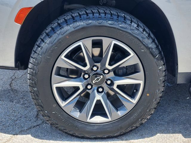 Used 2024 Chevrolet Tahoe Z71 w/ Luxury Package AWD/4WD image 14