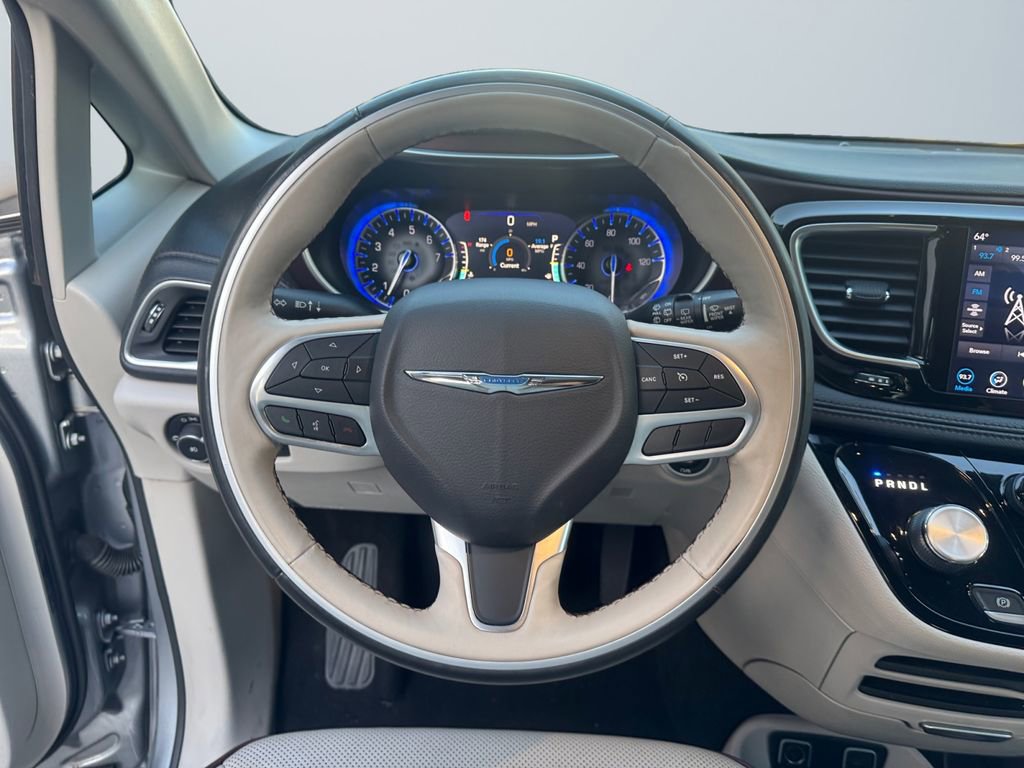 Used 2020 Chrysler Pacifica Limited image 11