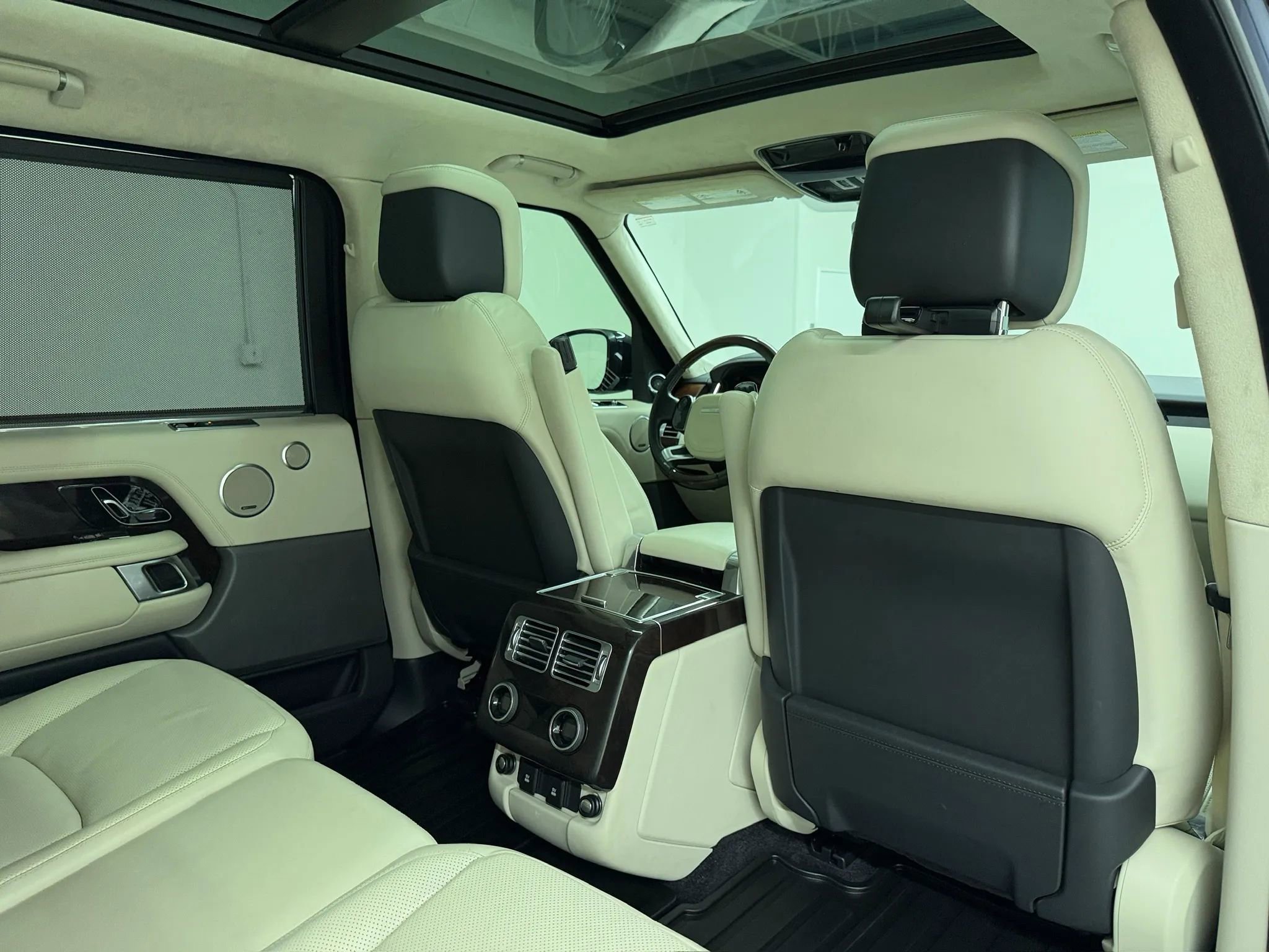 Used 2019 Land Rover Range Rover Long Wheelbase Supercharged AWD/4WD image 14