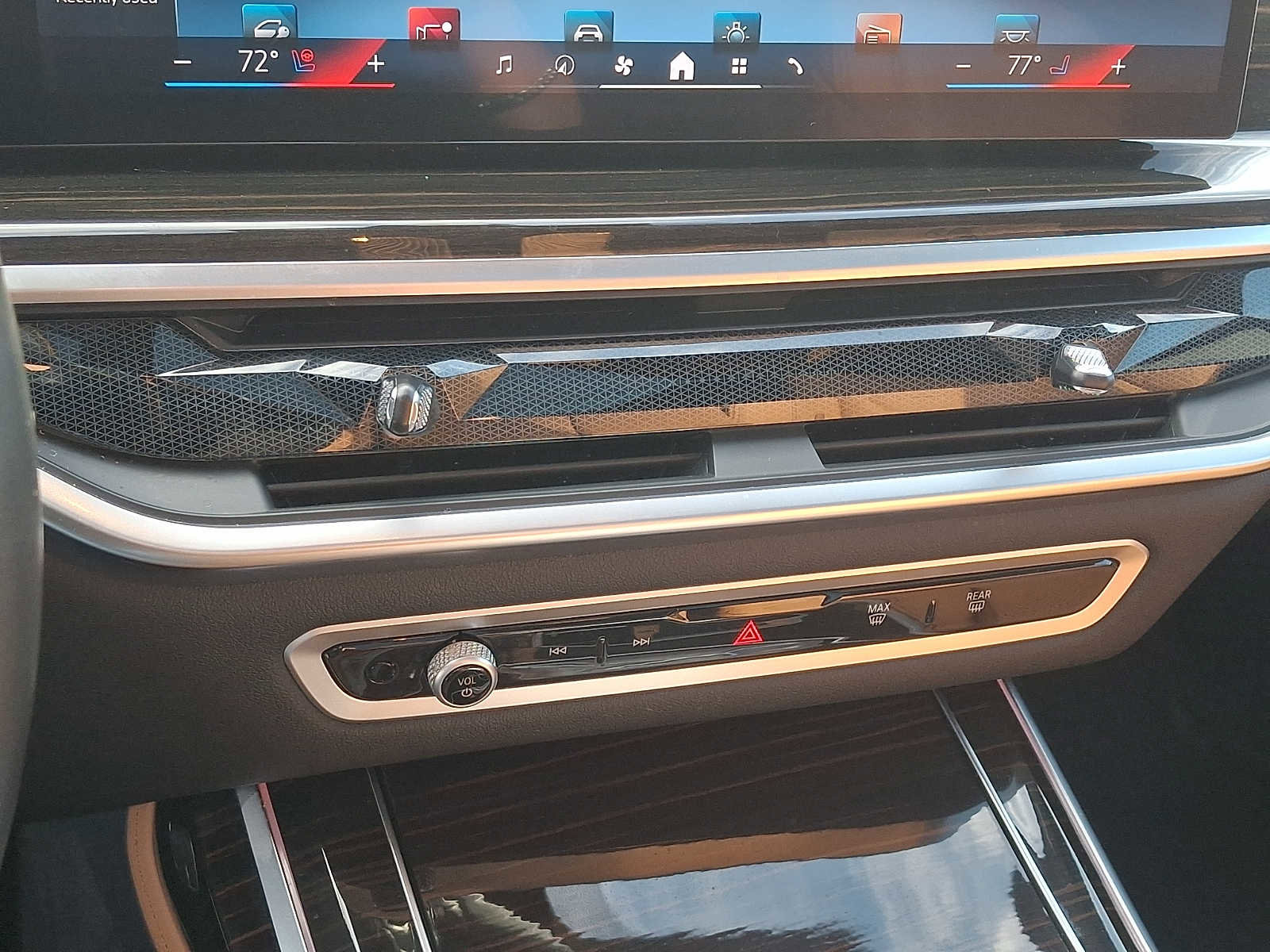 Used 2024 BMW X7 xDrive40i w/ M Sport Package image 18