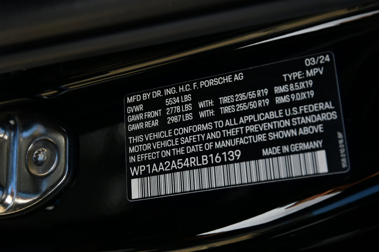 Used 2024 Porsche Macan image 33