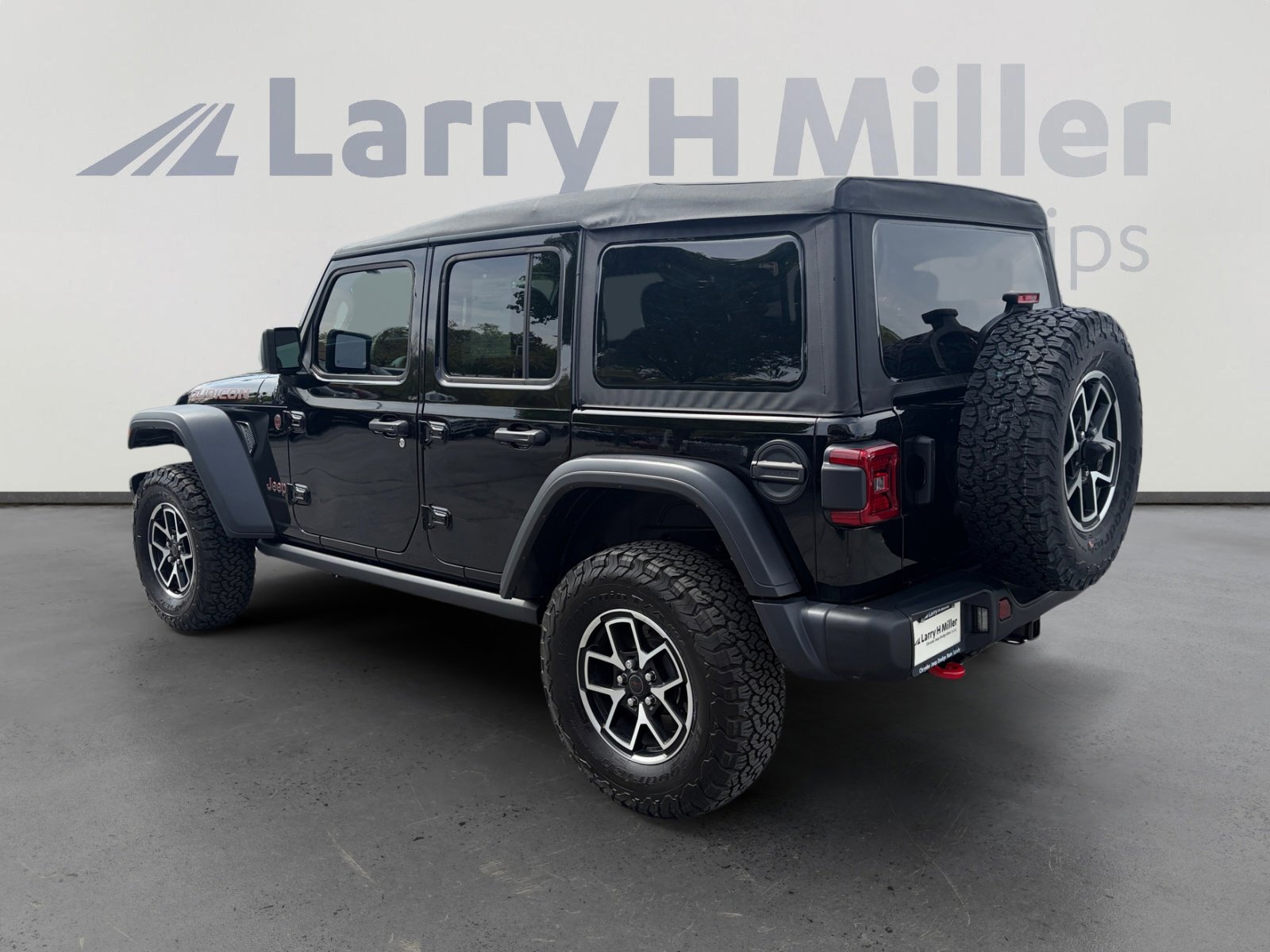 Used 2025 Jeep Wrangler Unlimited Rubicon w/ Steel Bumper Group image 3