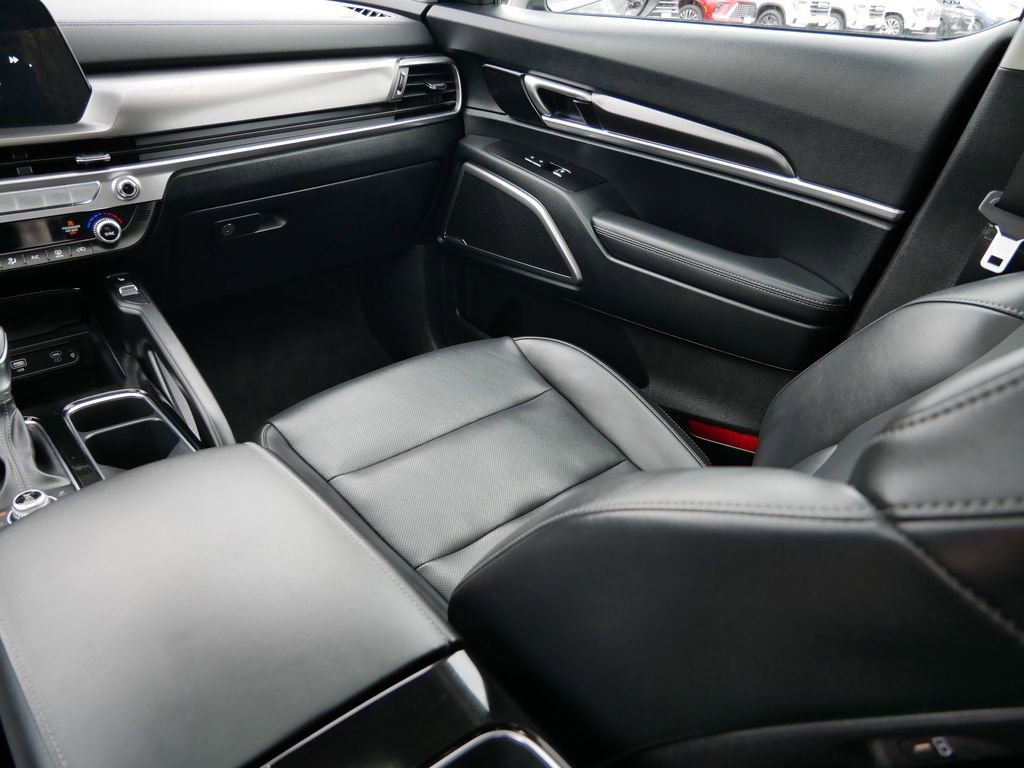 Used 2025 Kia Telluride S AWD/4WD image 16