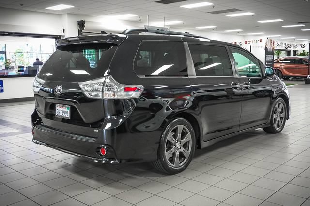 Used 2020 Toyota Sienna SE Premium FWD image 6