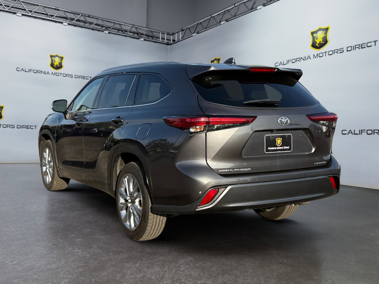 Used 2023 Toyota Highlander Limited image 3