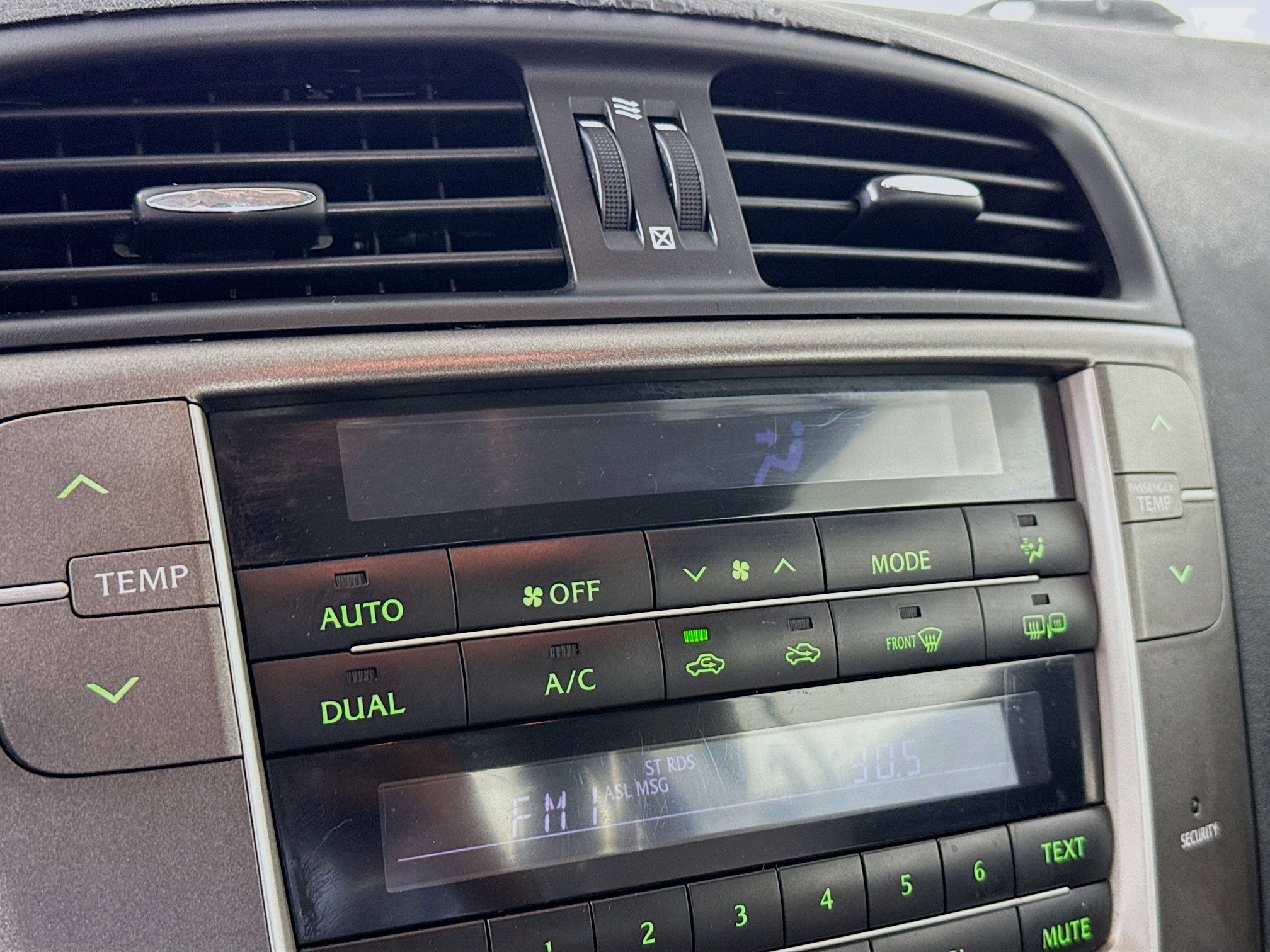 Used 2011 Lexus IS 250C w/ Luxury Pkg image 16