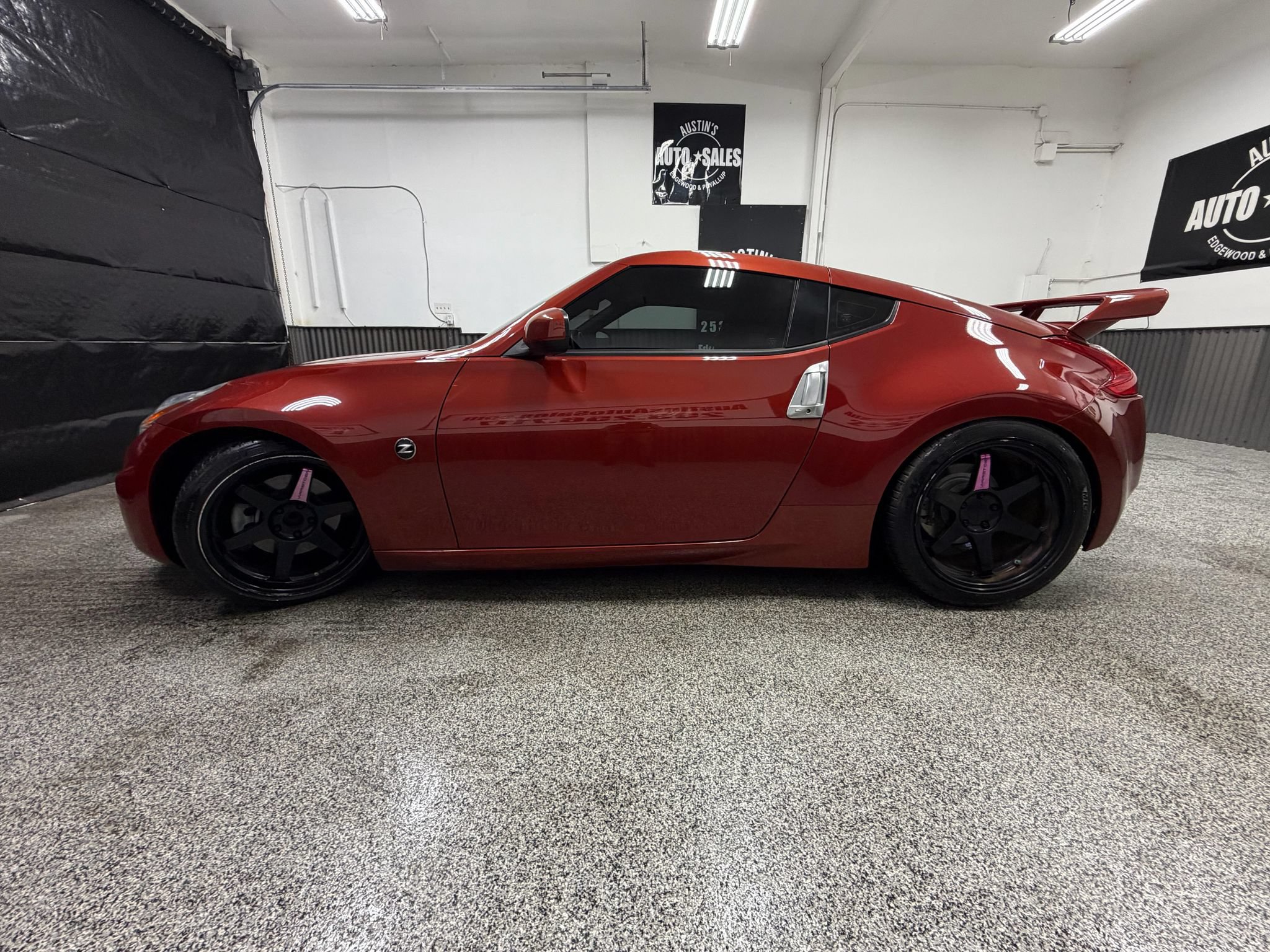 Used 2015 Nissan 370Z Coupe RWD image 7