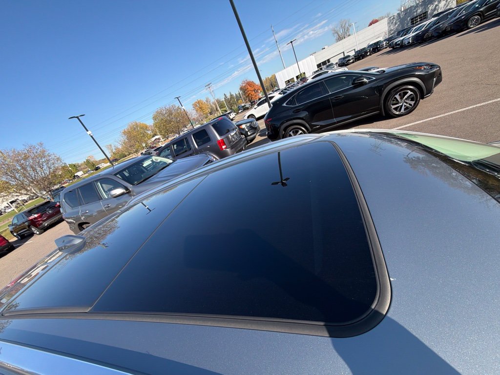 Used 2024 Buick Envision Avenir AWD/4WD image 24