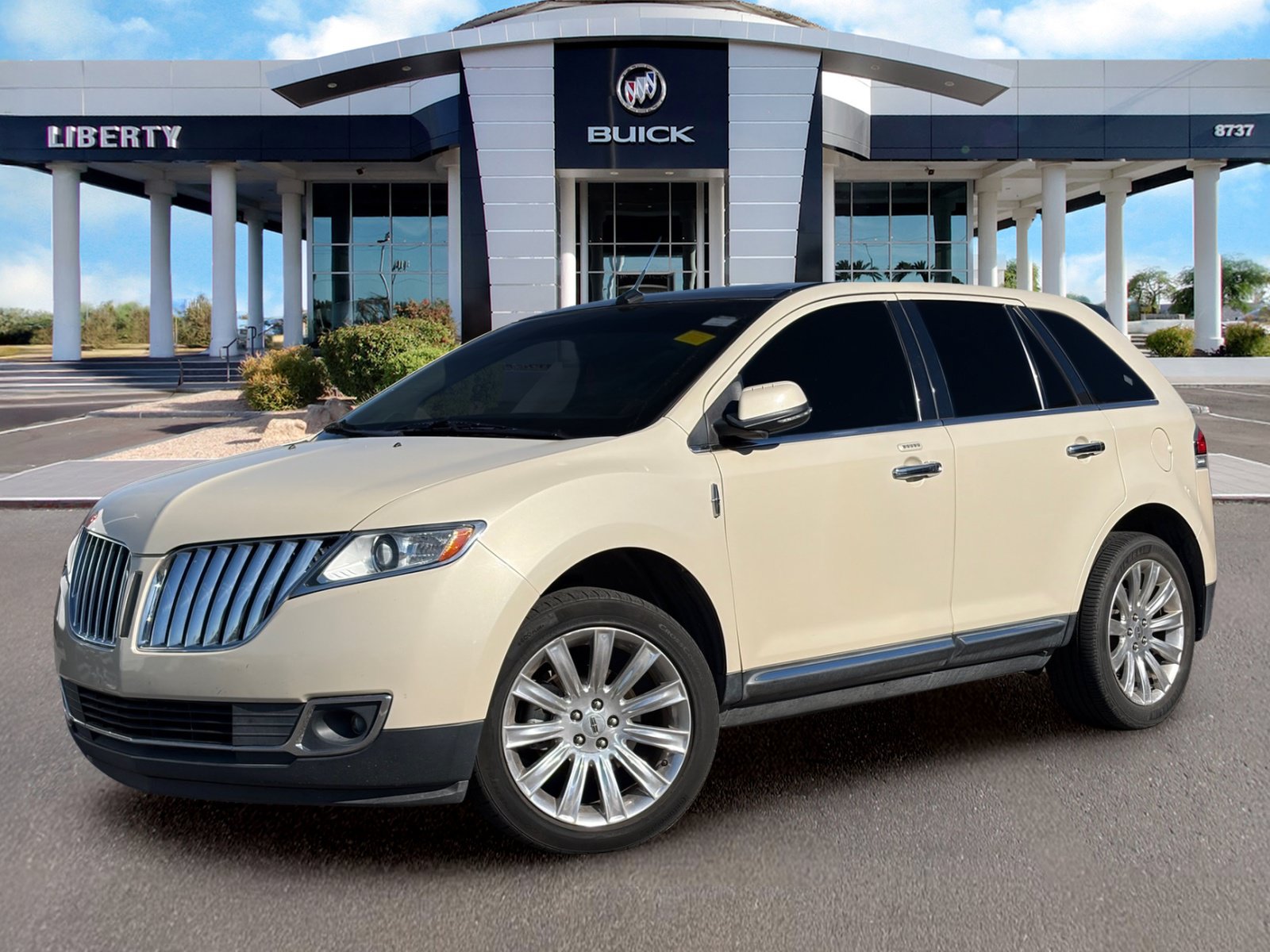 Used 2014 Lincoln MKX FWD w/ Equipment Group 102A image 4
