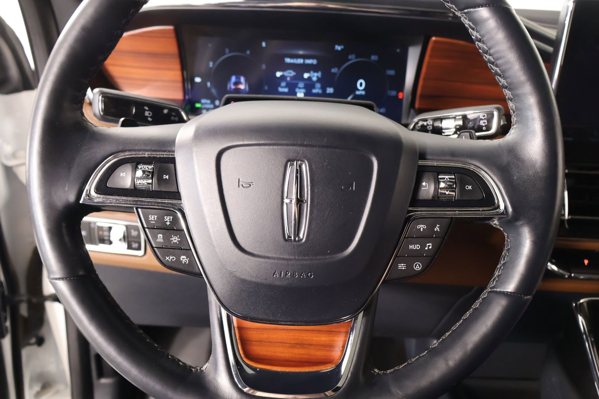 Used 2024 Lincoln Navigator Reserve AWD/4WD image 3
