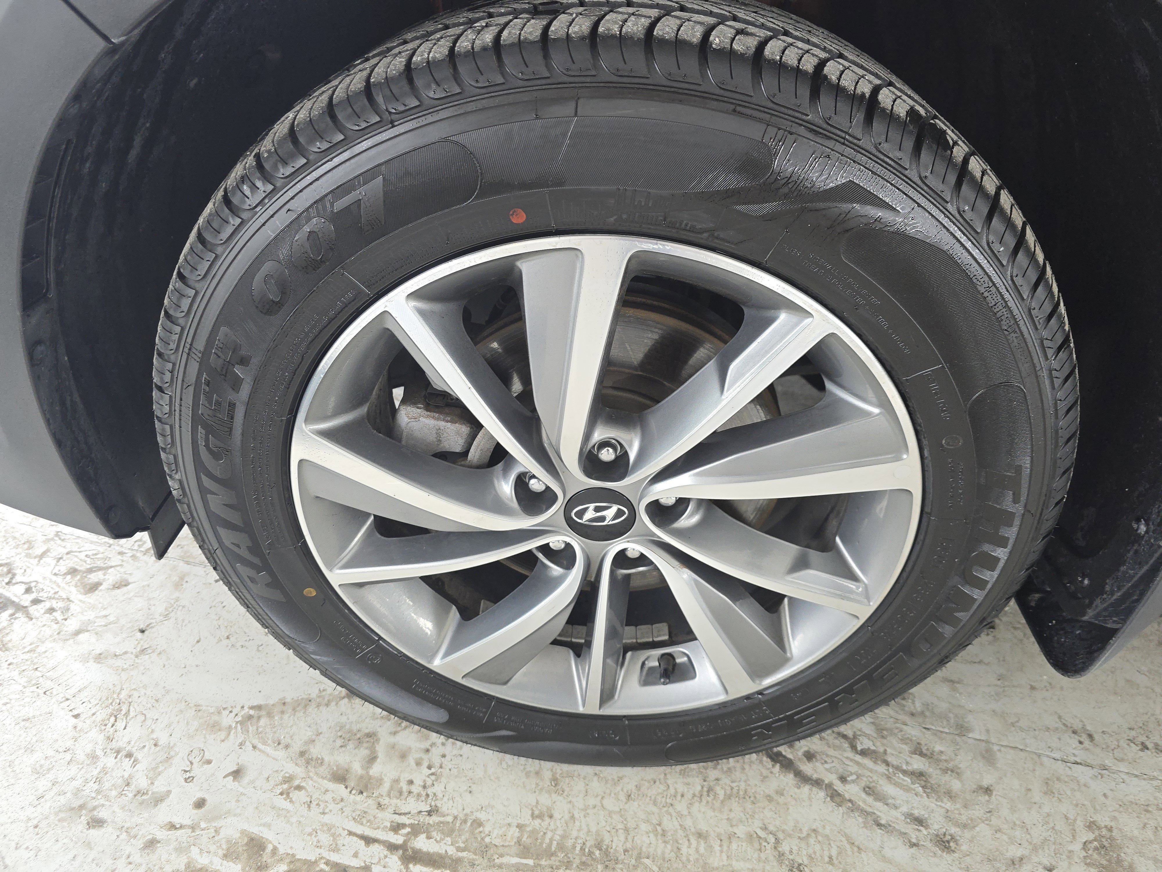 Used 2020 Hyundai Santa Fe SEL w/ Convenience + Premium Package image 11