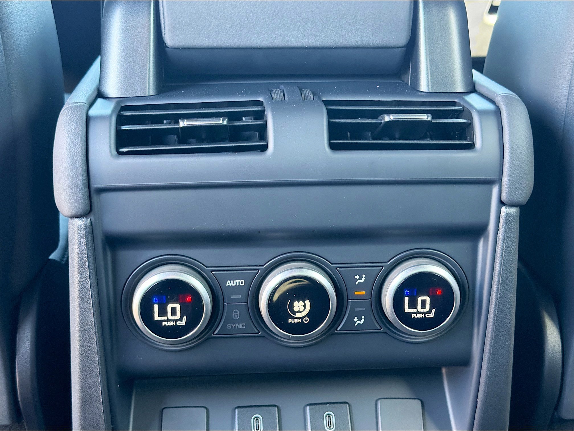 New 2026 Land Rover Defender 130 X-Dynamic SE image 20