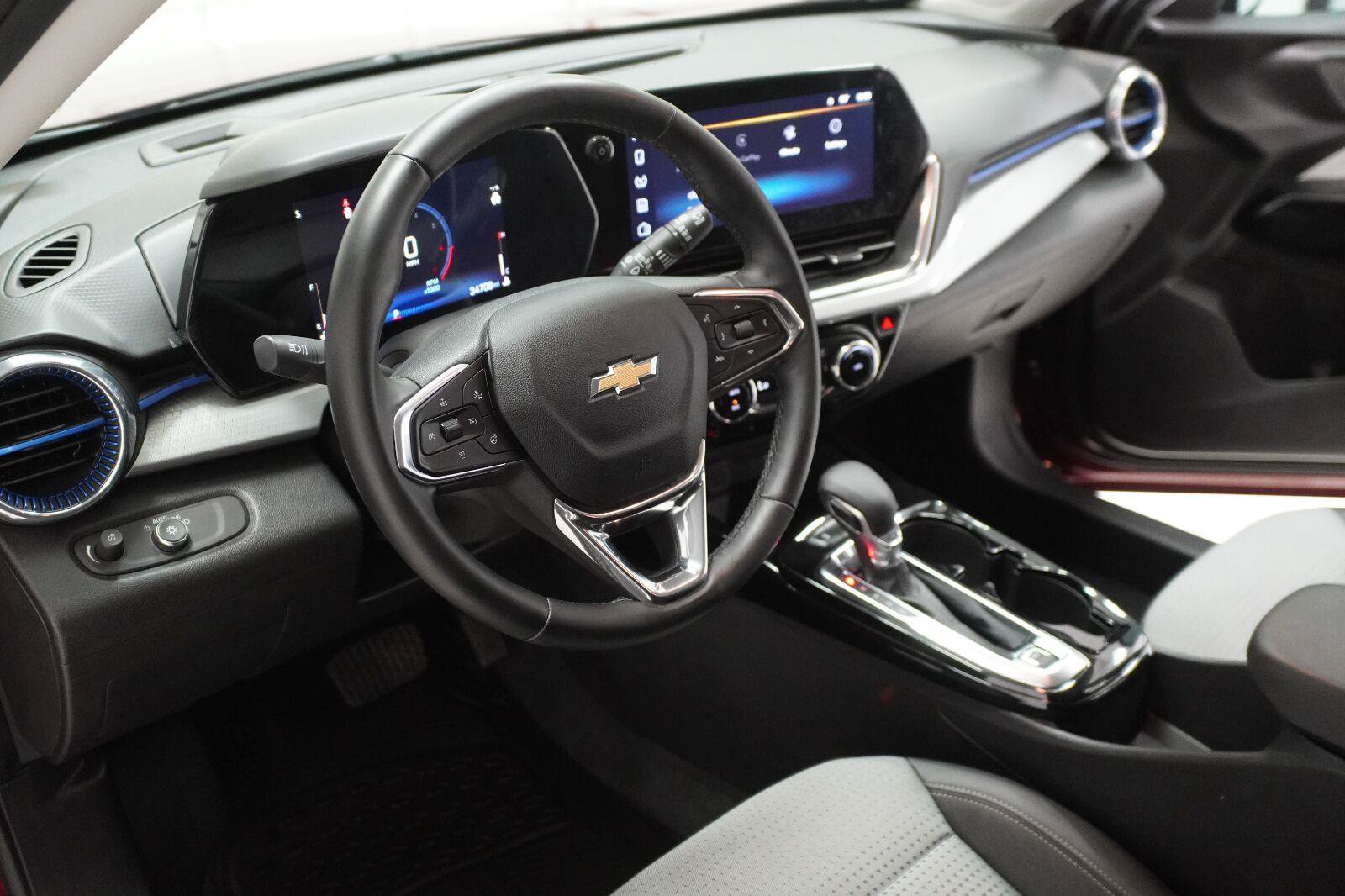 Used 2025 Chevrolet Trax LT w/ Driver Confidence Package FWD image 8