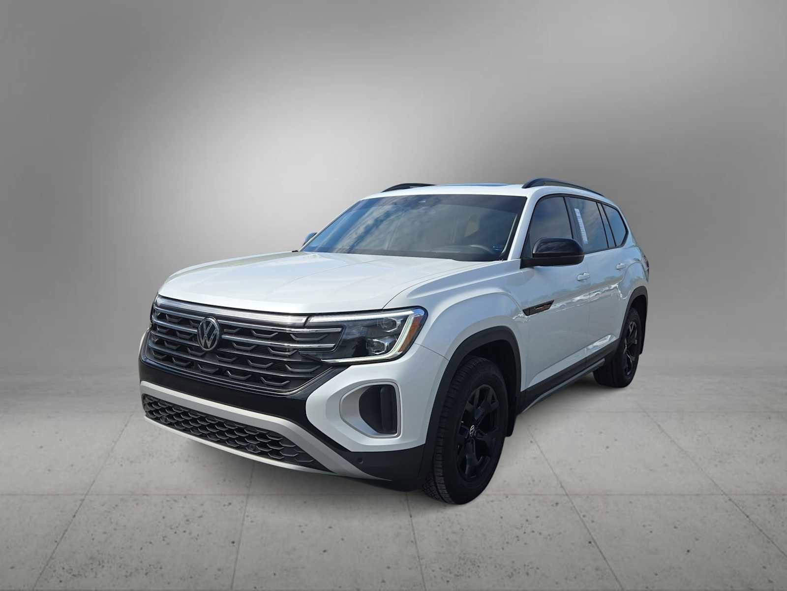 Used 2024 Volkswagen Atlas Peak Edition SEL image 4