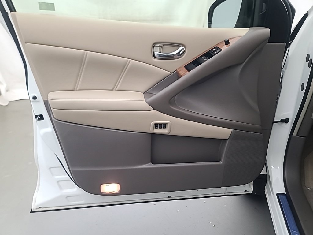 Used 2014 Nissan Murano LE w/ Platinum Edition Package AWD/4WD image 21