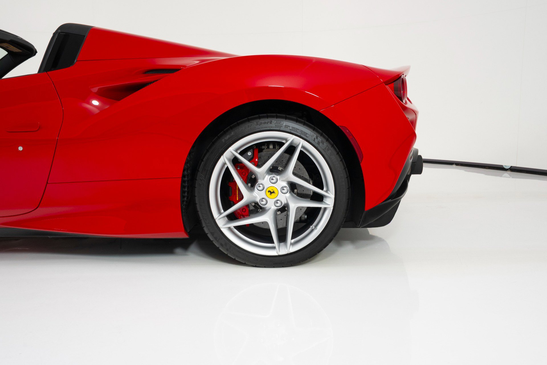 Used 2021 Ferrari F8 Tributo image 13