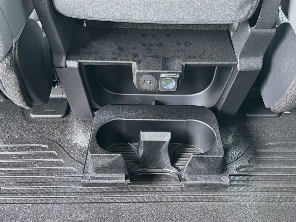 New 2026 Ford F550 4x4 Crew Cab image 32