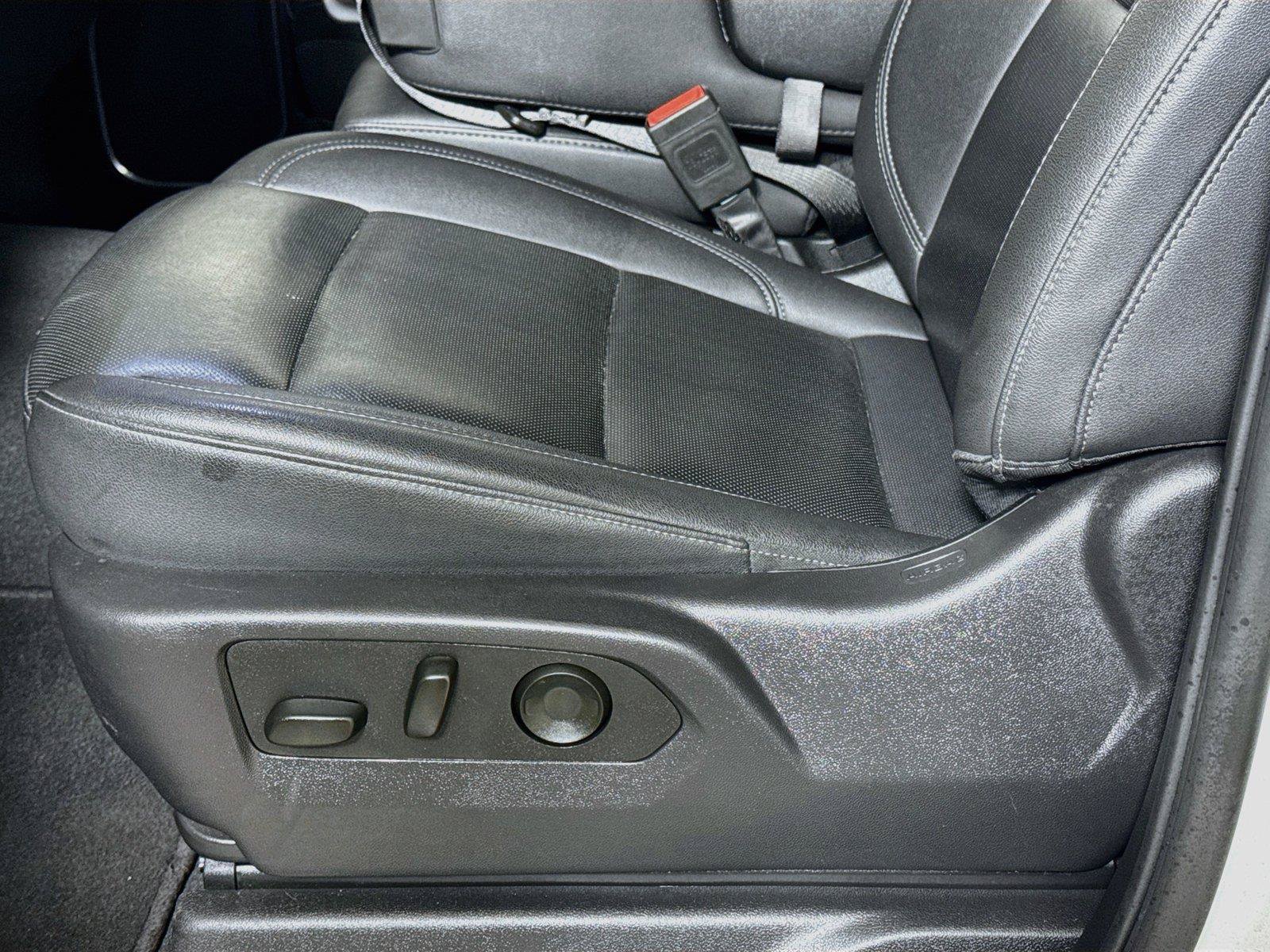 Certified 2025 GMC Sierra 1500 SLT RWD image 17