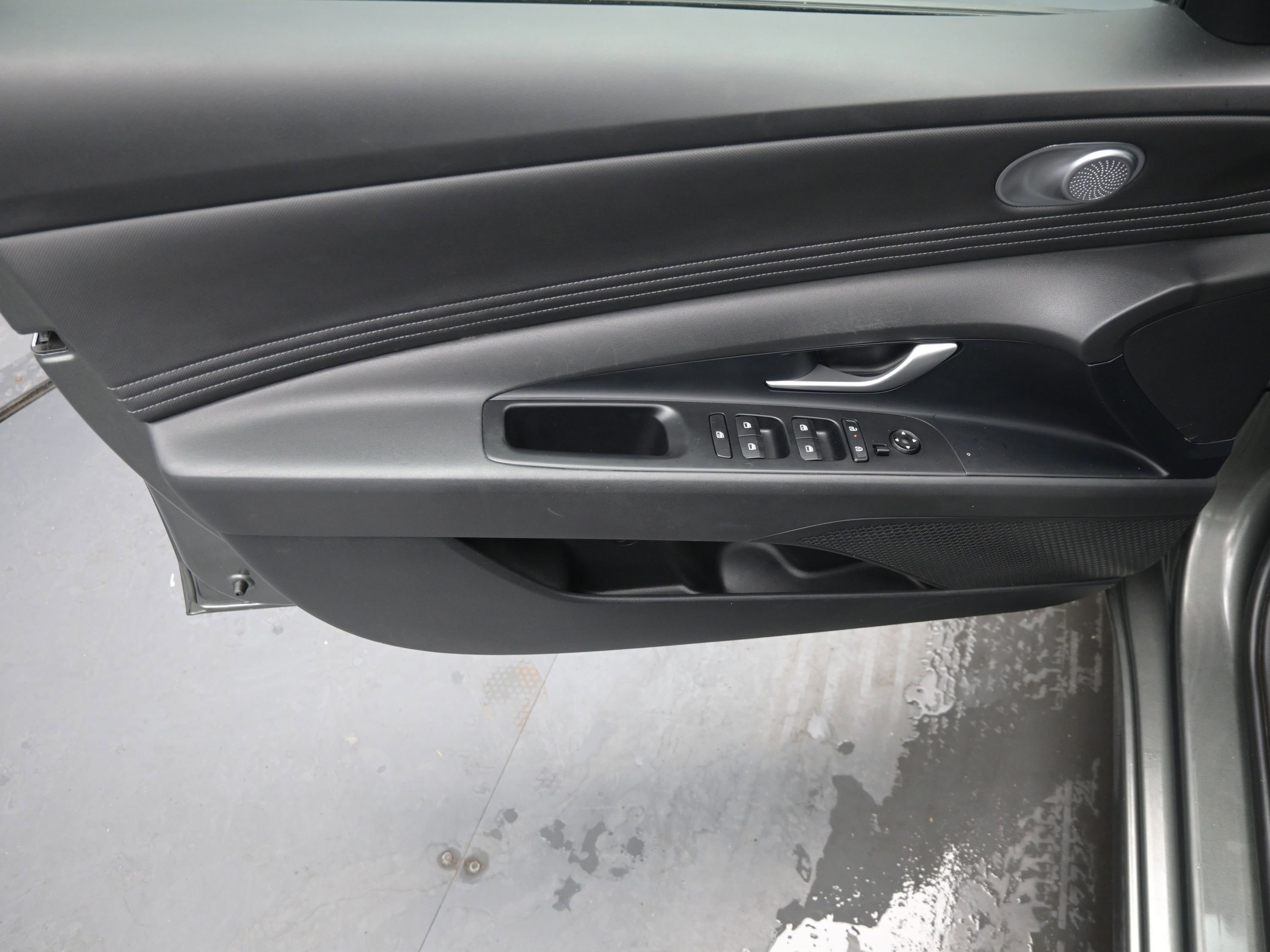 Used 2025 Hyundai Elantra SEL image 11