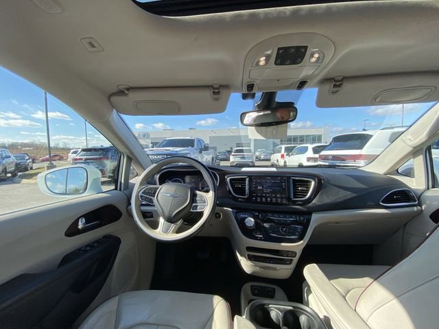 Used 2019 Chrysler Pacifica Limited w/ Tire & Wheel Group image 4