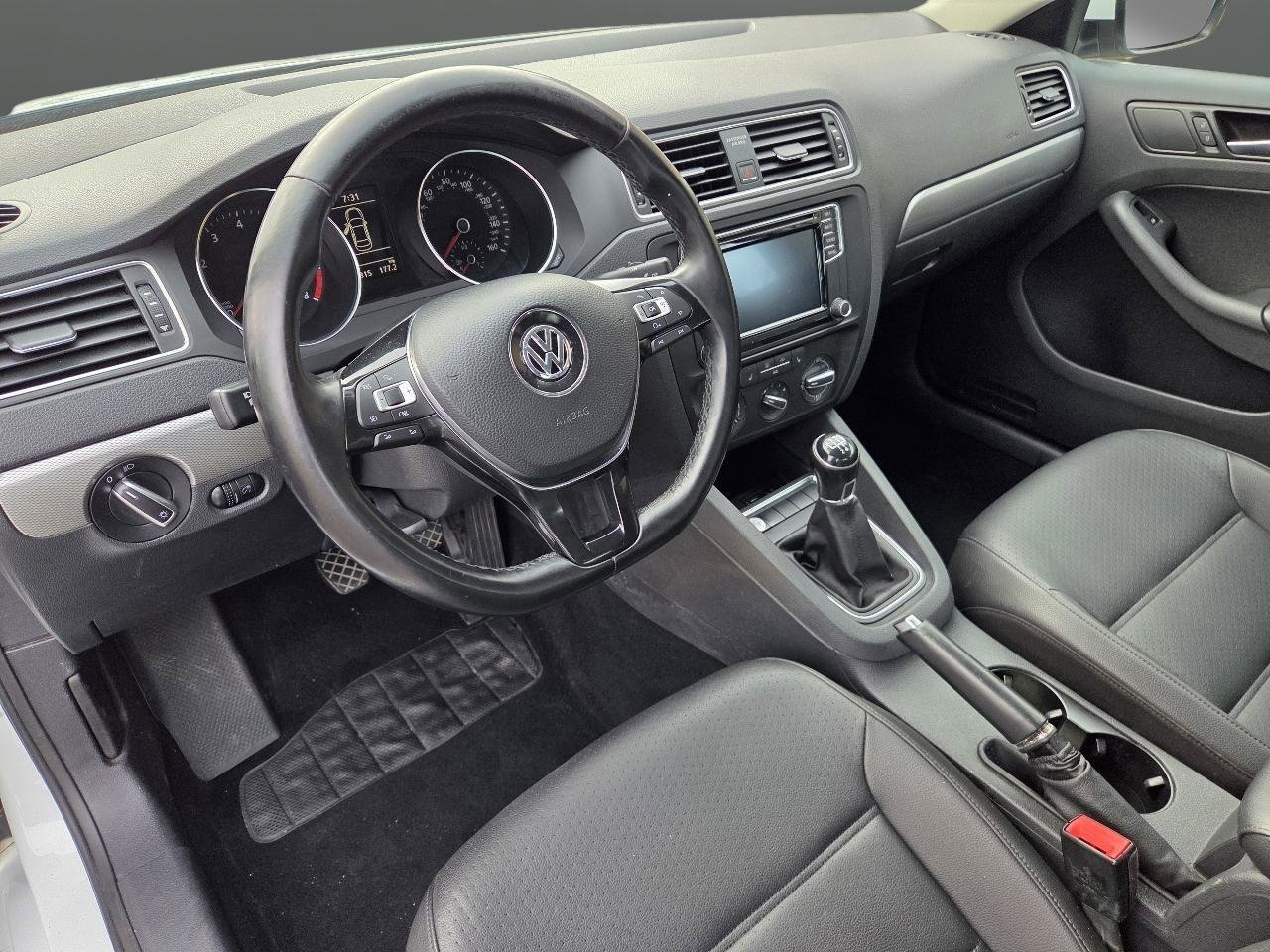 Used 2017 Volkswagen Jetta SE image 11