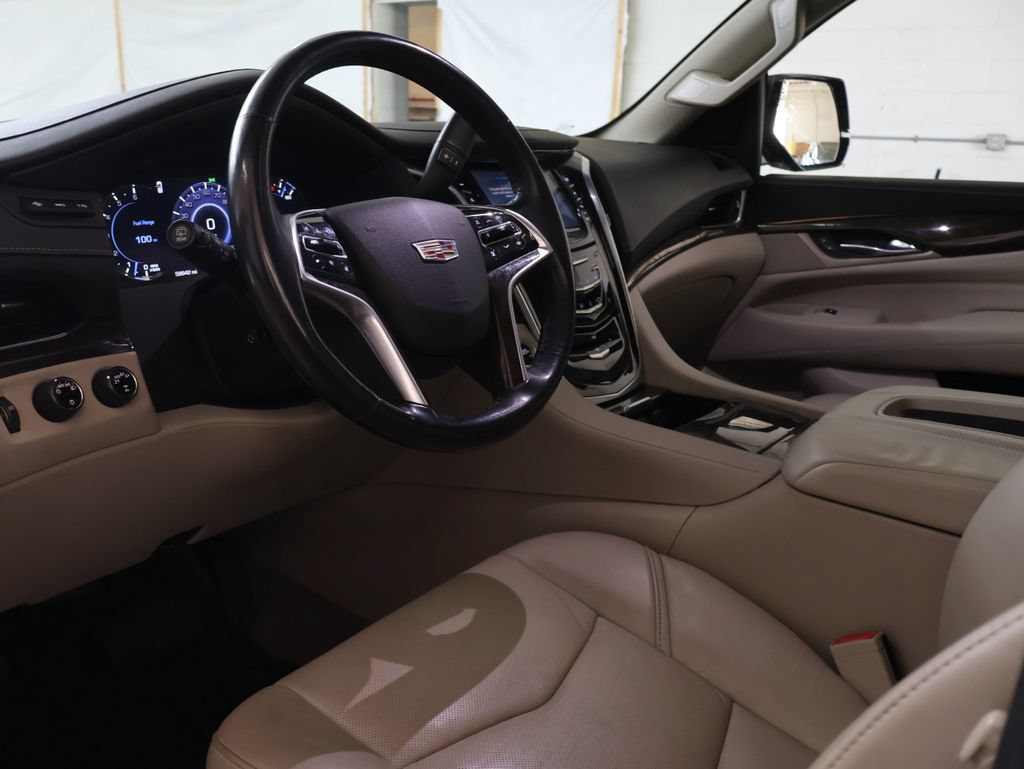 Used 2018 Cadillac Escalade ESV Luxury AWD/4WD image 21