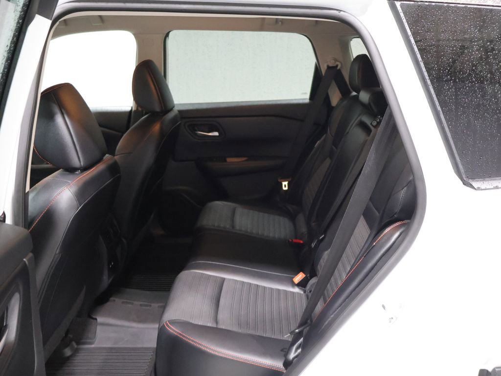 Used 2025 Nissan Rogue SV image 19