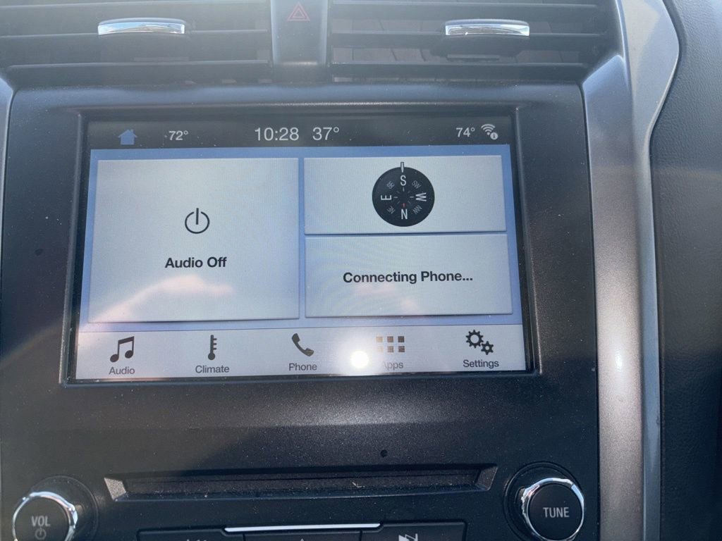 Used 2018 Ford Fusion SE w/ Fusion SE Technology Package image 3