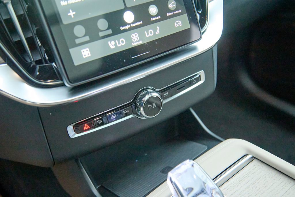 New 2026 Volvo XC90 T8 Plus w/ Protection Package image 16