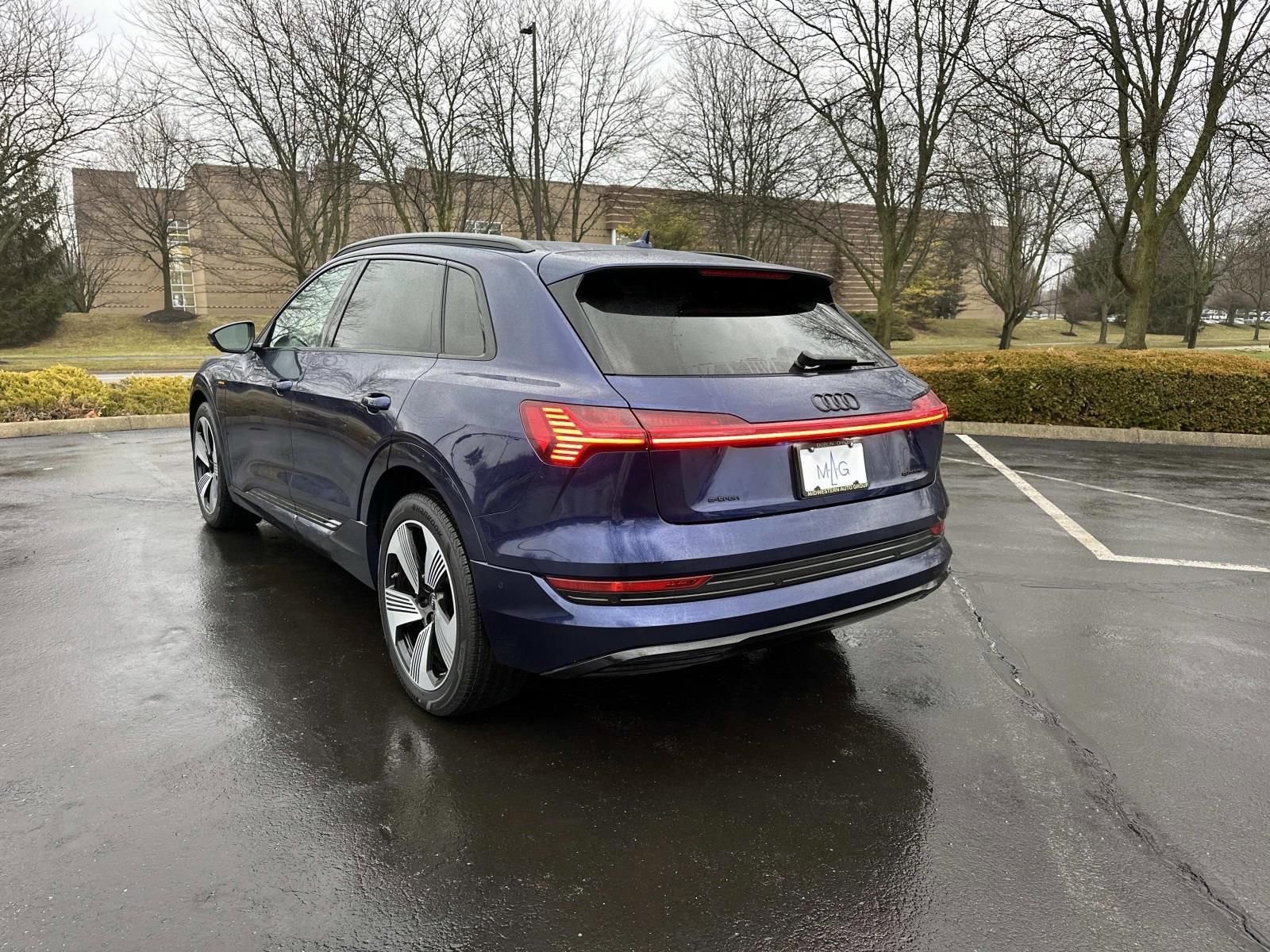 Used 2022 Audi e-tron Premium Plus image 5