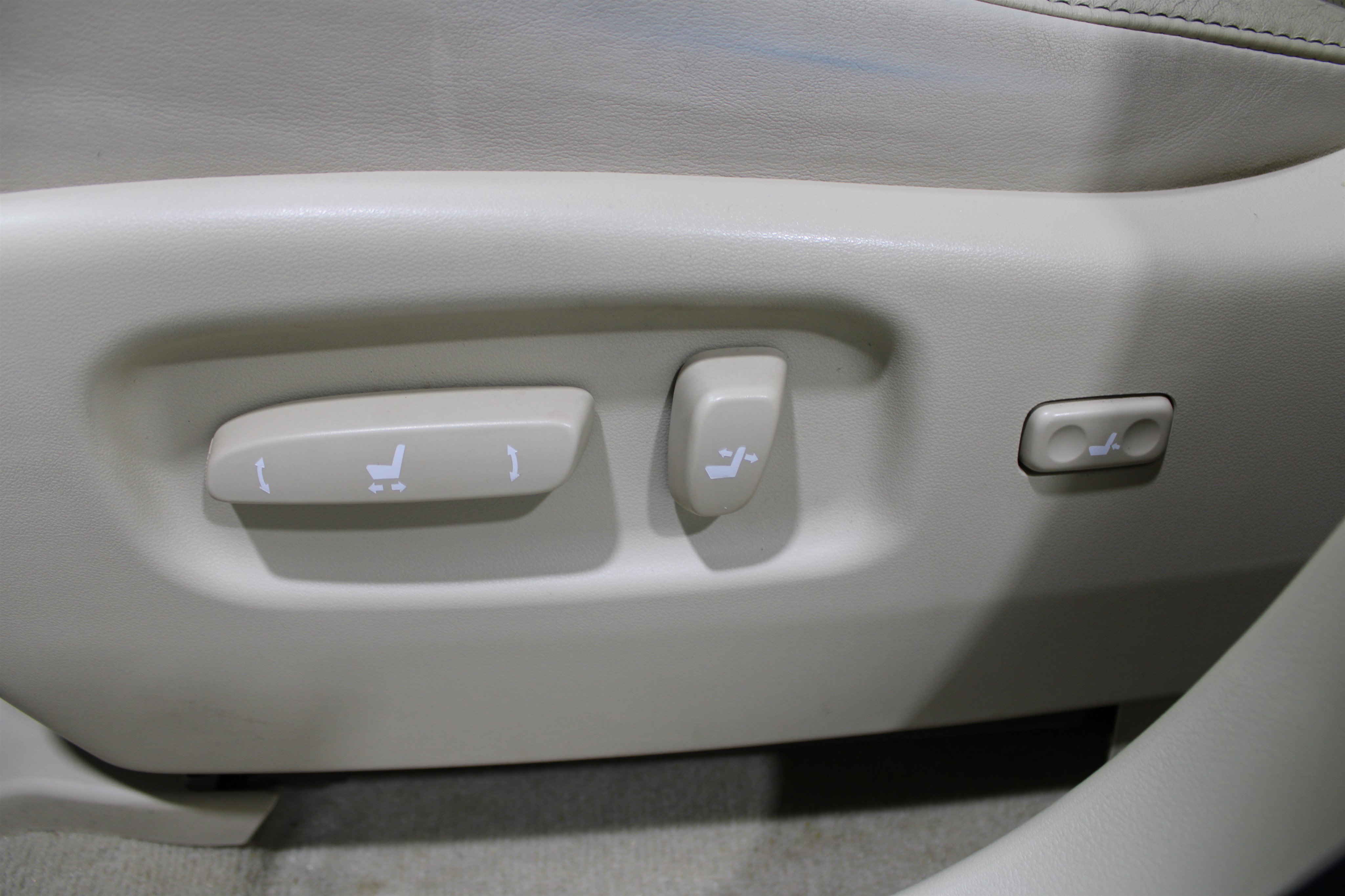 Used 2013 Lexus RX 350 AWD w/ Navigation Pkg image 4