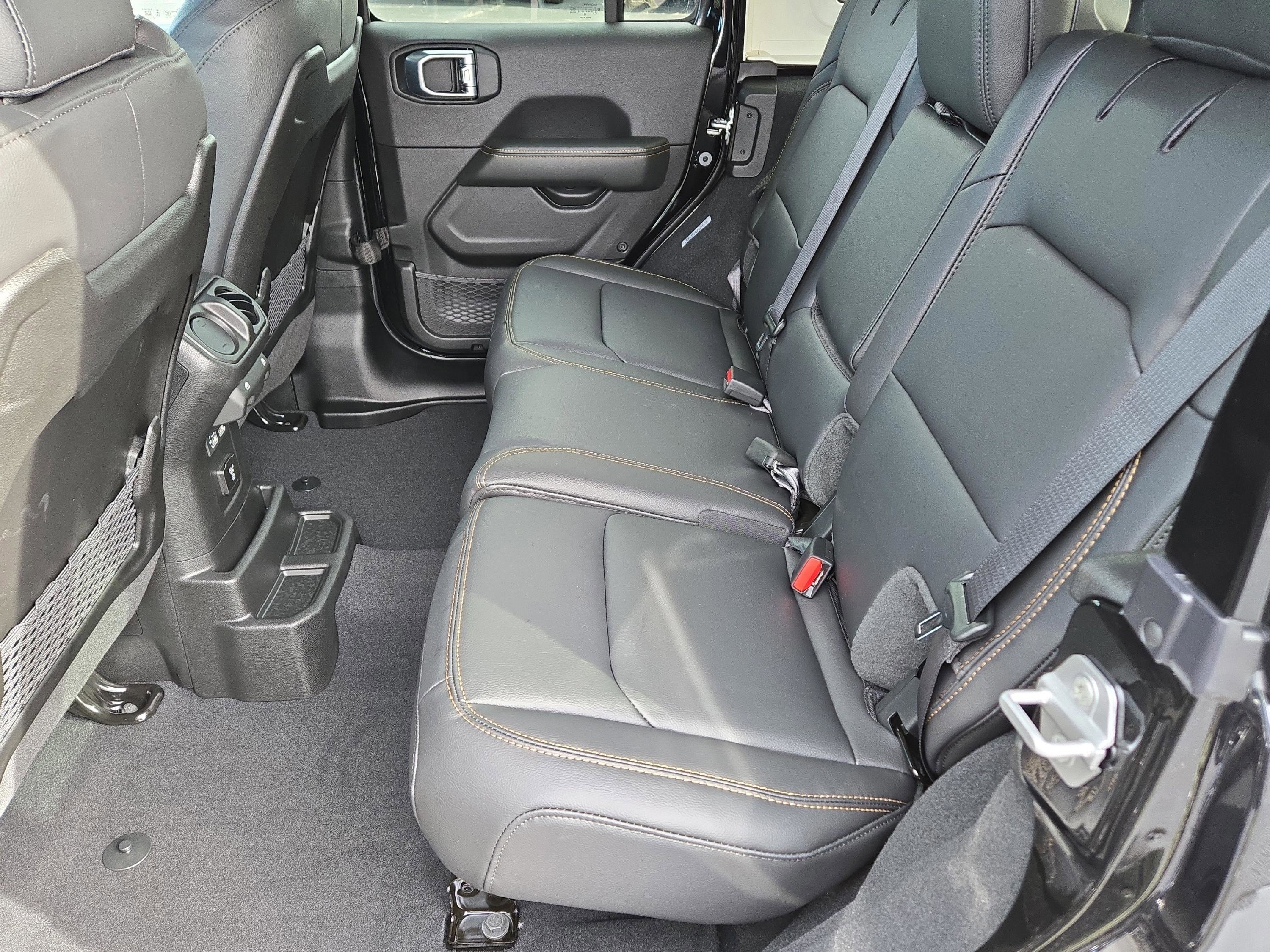 New 2026 Jeep Wrangler Unlimited Sahara AWD/4WD image 17