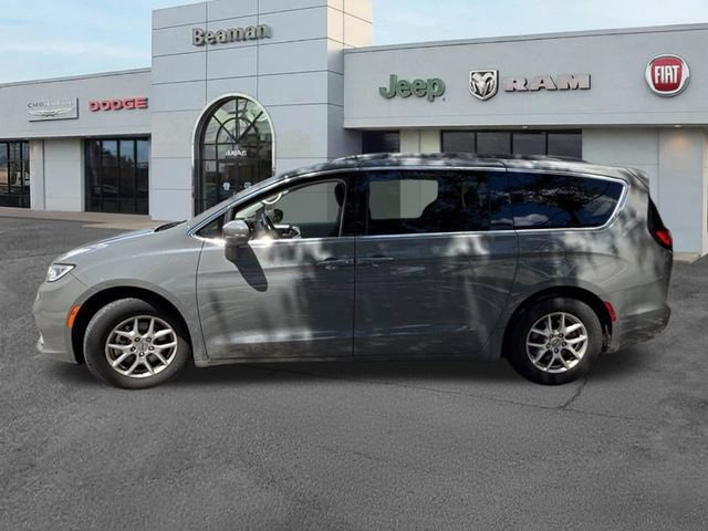 Used 2021 Chrysler Pacifica Touring FWD image 4