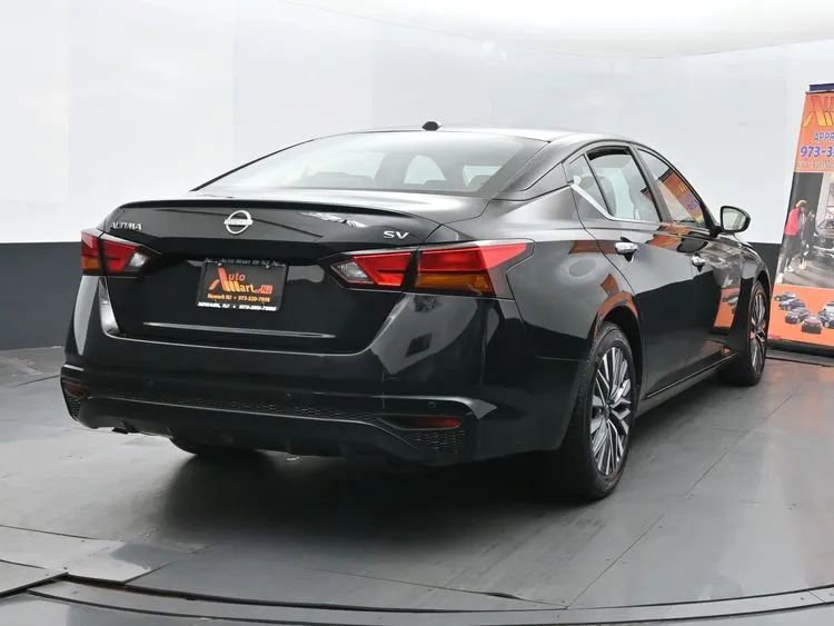 Used 2024 Nissan Altima 2.5 SV image 8