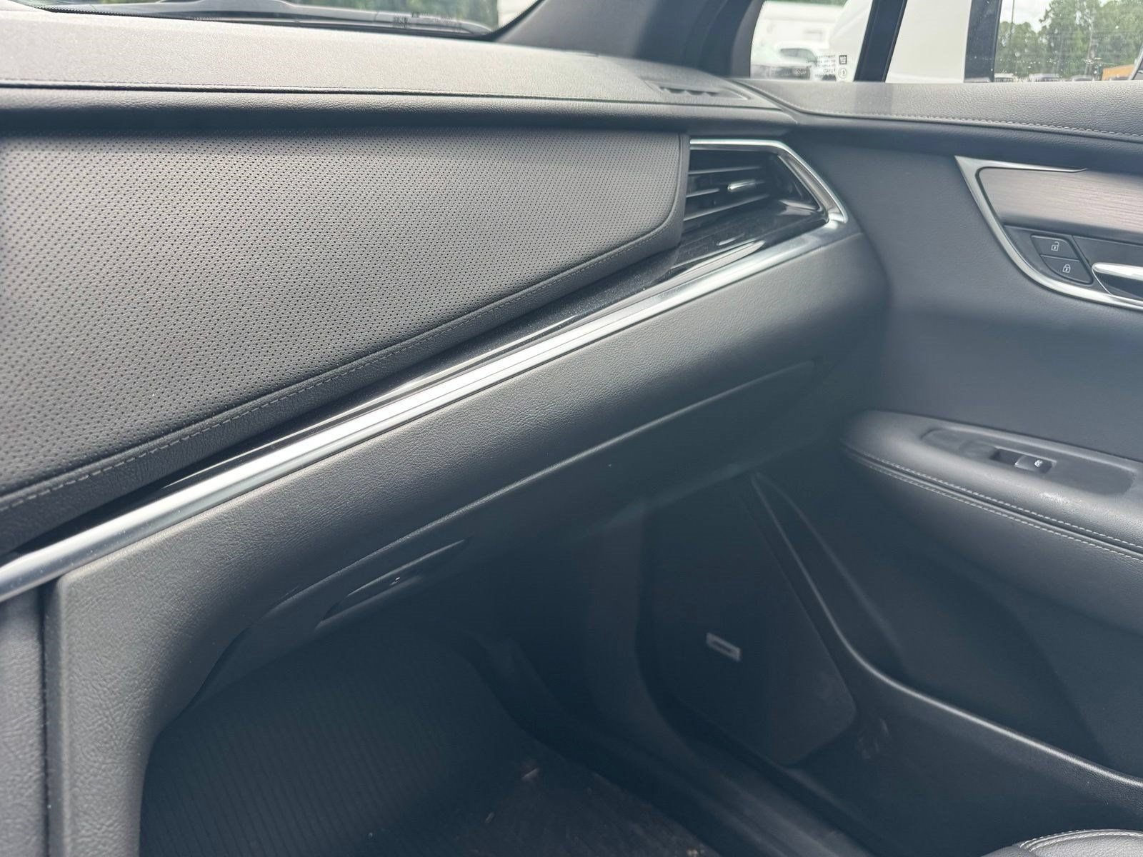 Certified 2024 Cadillac XT6 Luxury w/ LPO, Floor Liner Package AWD/4WD image 21