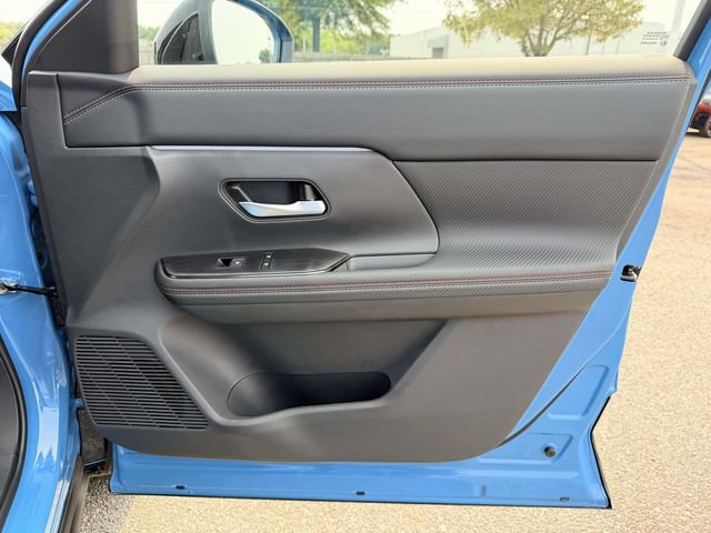 New 2026 Nissan Kicks SR w/ Cold Weather Package FWD image 8