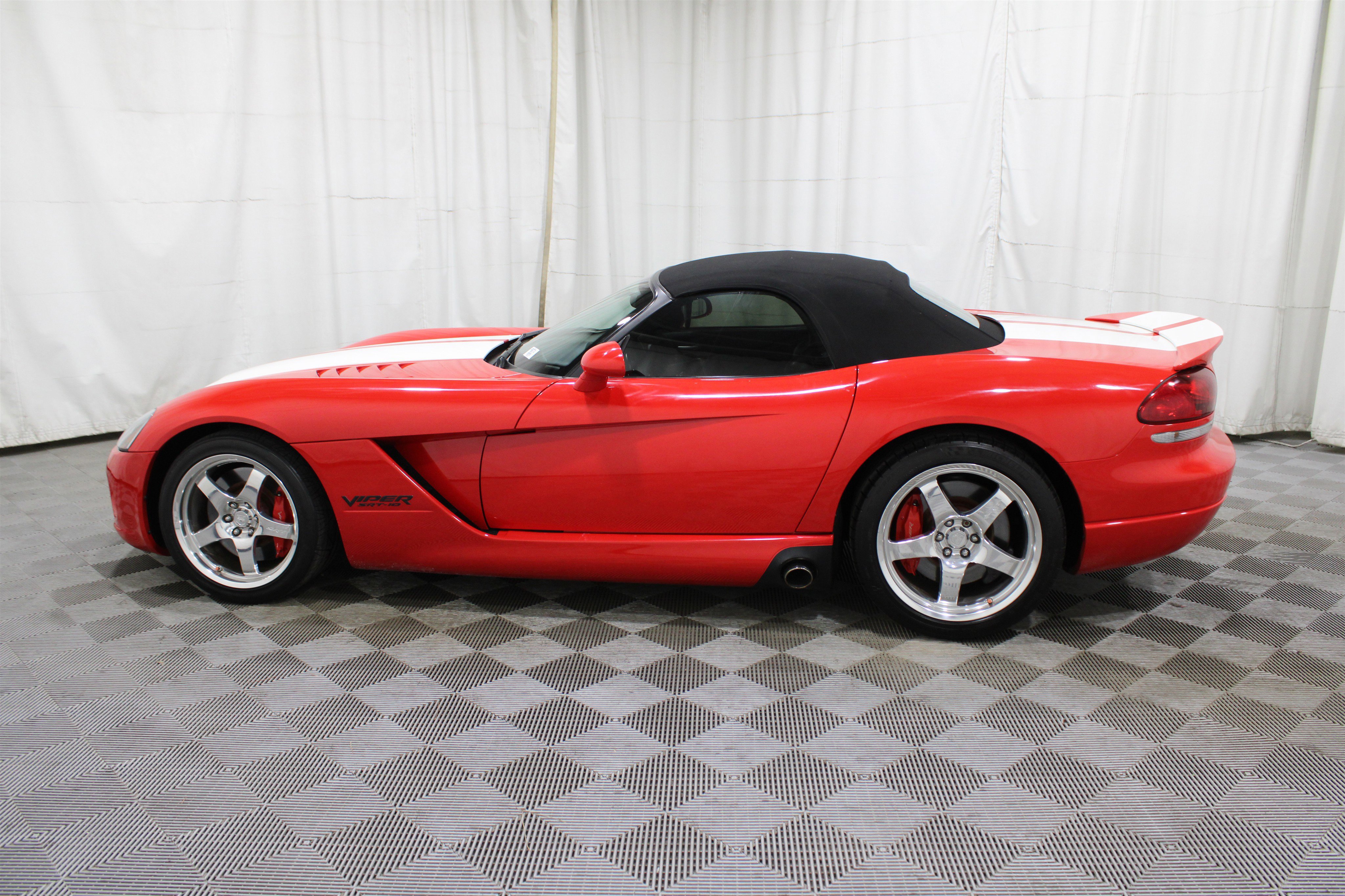 Used 2004 Dodge Viper SRT-10 RWD image 19