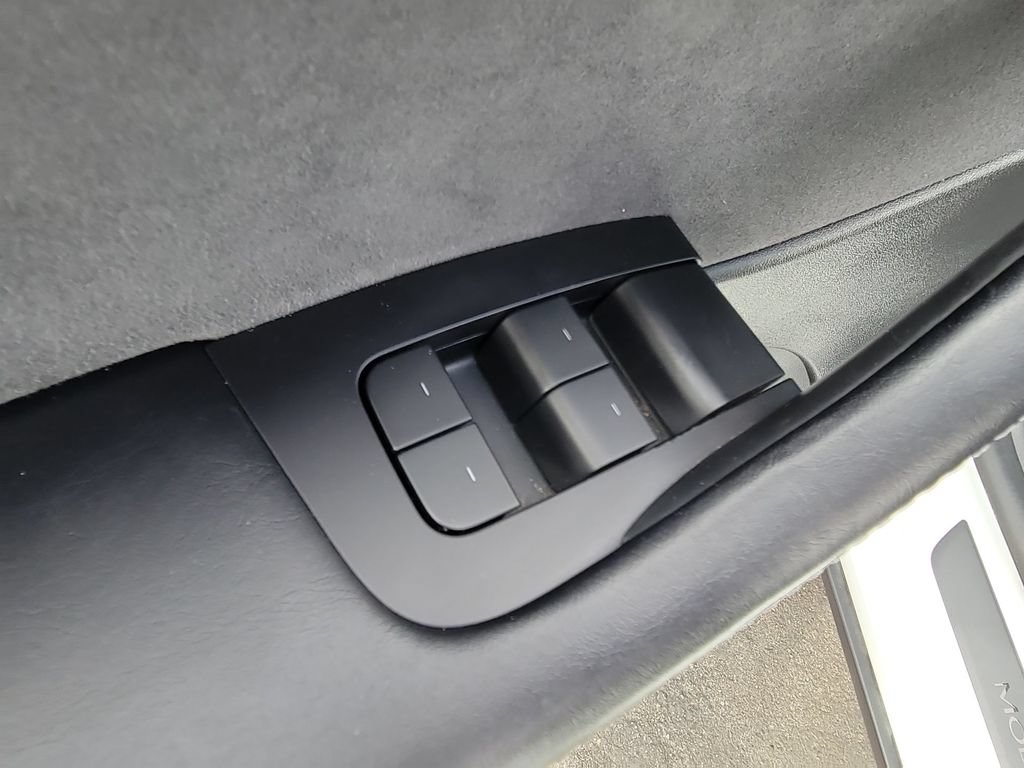 Used 2022 Tesla Model Y Performance AWD/4WD image 22