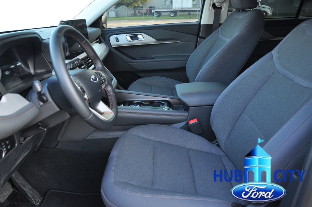Used 2025 Ford Explorer Active RWD image 10