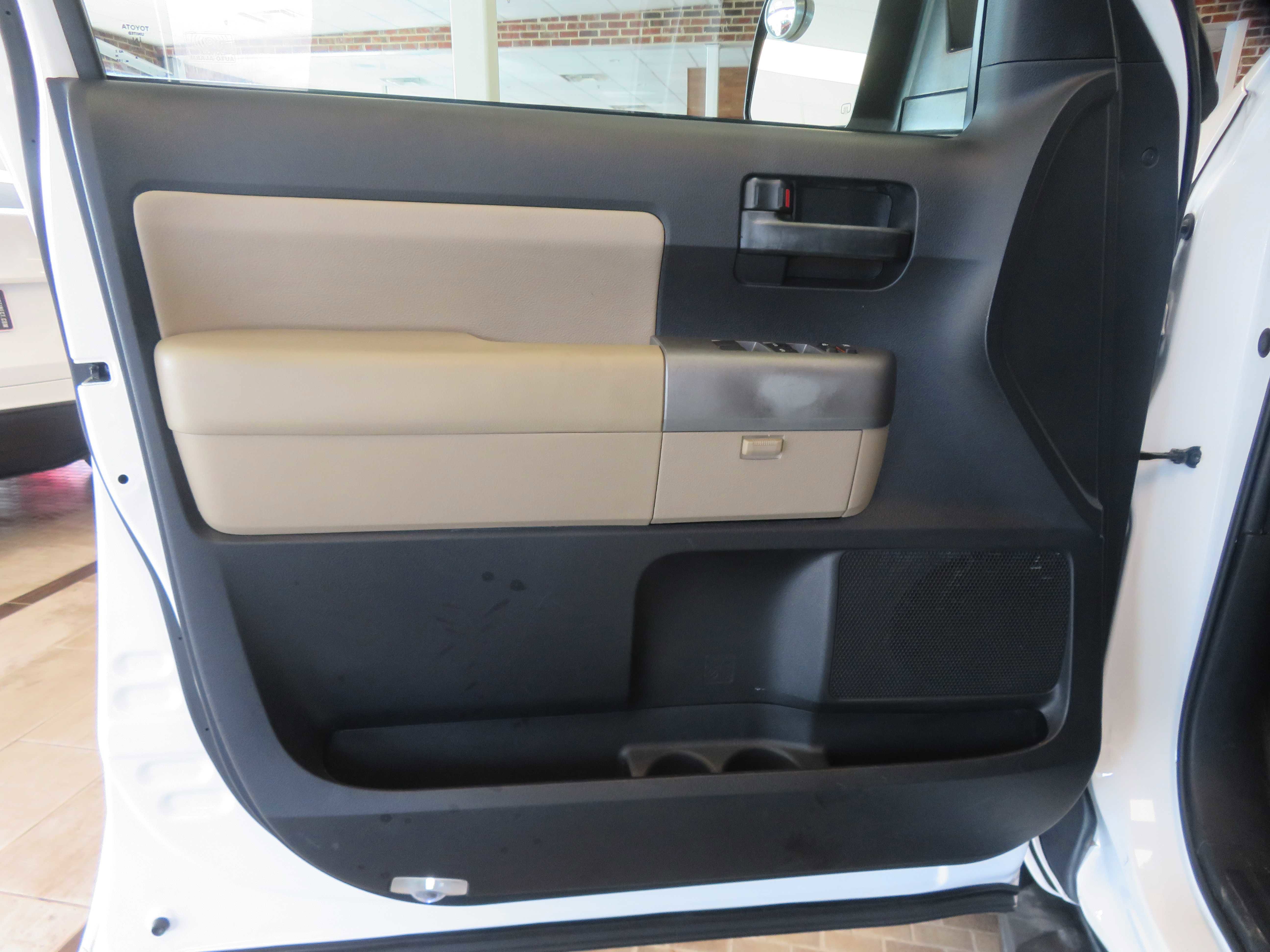 Used 2015 Toyota Sequoia SR5 w/ Premium Package image 13