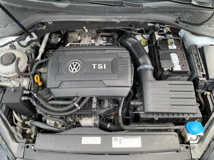 Used 2019 Volkswagen GTI SE w/ SE Experience Package image 20