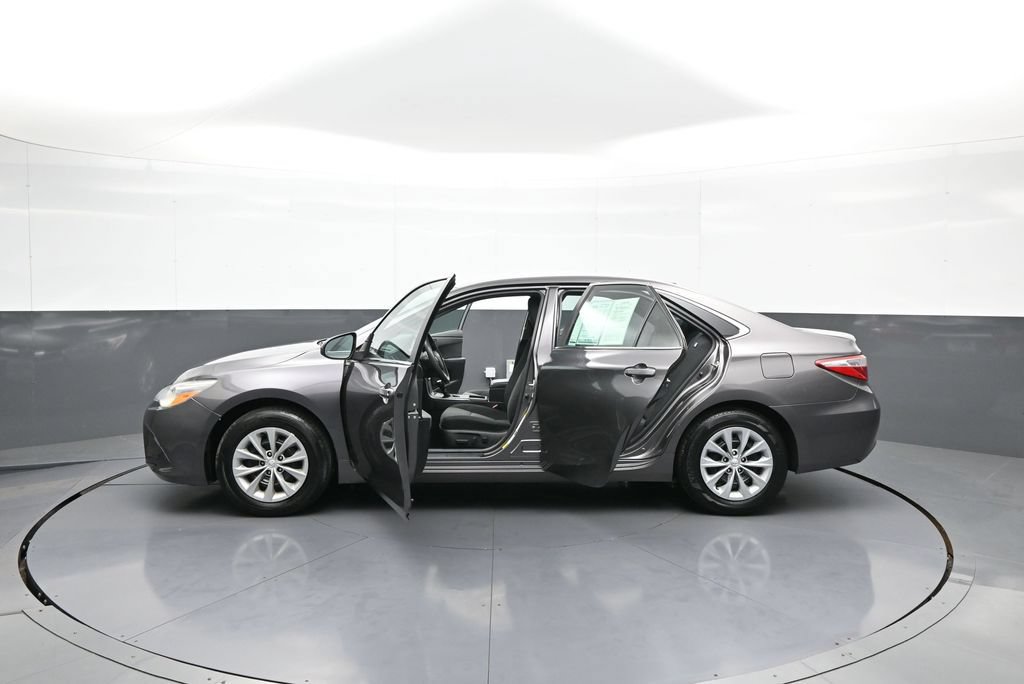 Used 2016 Toyota Camry LE FWD image 42