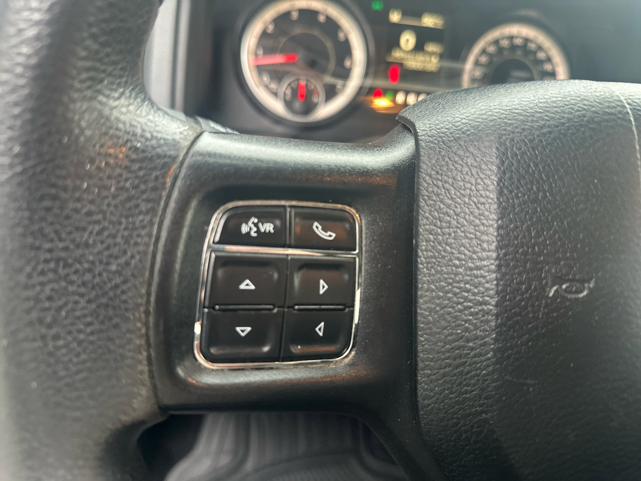 Used 2018 RAM 2500 Tradesman w/ Chrome Appearance Group image 33