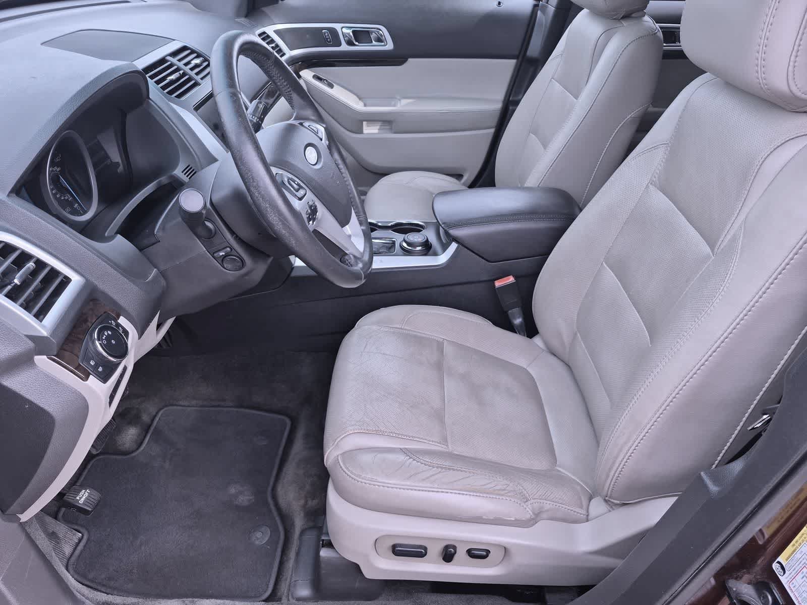 Used 2015 Ford Explorer Limited w/ Equipment Group 302A AWD/4WD image 16