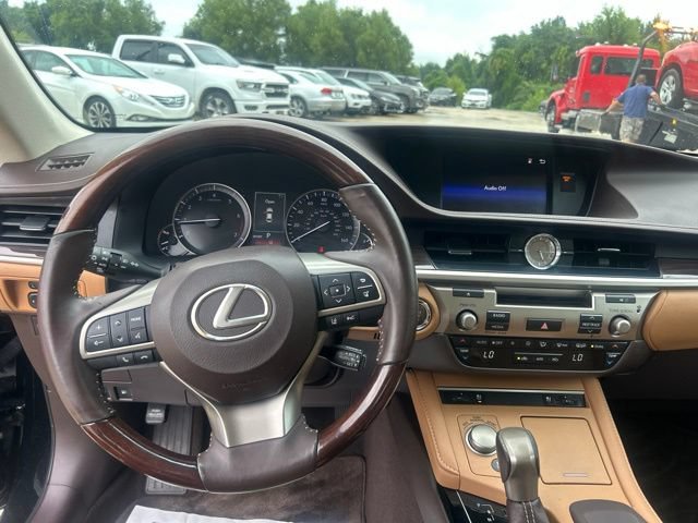 Used 2016 Lexus ES 350 w/ Premium Package w/Wood Trim FWD image 12