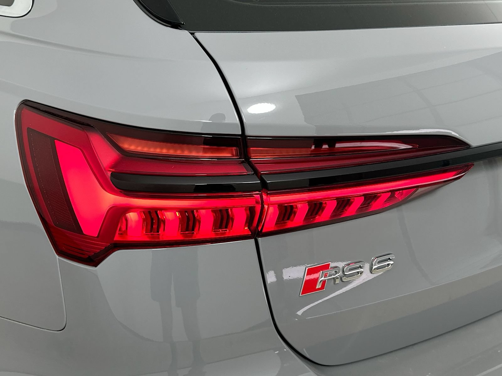 Used 2023 Audi RS 6 w/ Executive Package AWD/4WD image 12