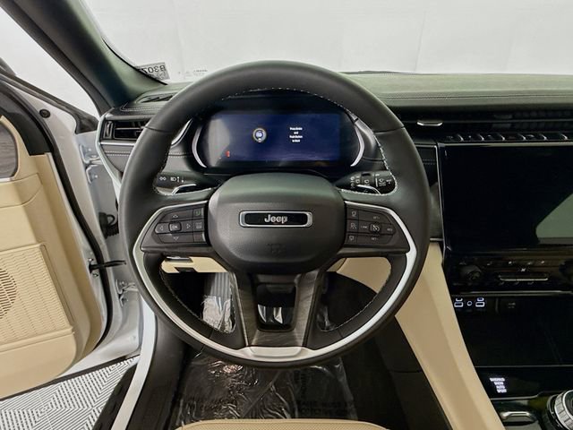 Used 2025 Jeep Grand Cherokee Limited w/ Luxury Tech Group II image 11